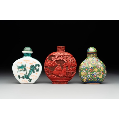 501 - A group of six various Chinese snuff bottles, 19/20th C.H.: 7,3 cm (the tallest incl. stopper)H.: 5,... 