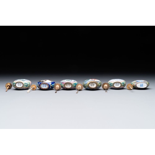 507 - Six Chinese Peking enamel snuff bottles with European design, Qianlong mark, 19/20th C.H.: 6 cm (the... 