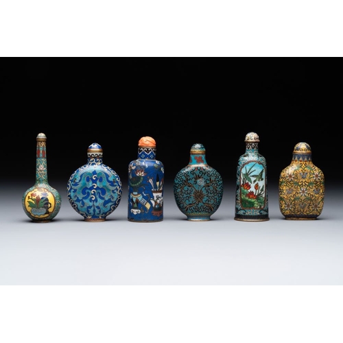 508 - Six Chinese cloisonne snuff bottles, Qianlong mark, 19/20th C.H.: 8 cm (the tallest incl. stopper)Th... 