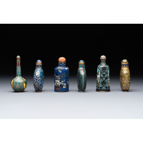 508 - Six Chinese cloisonne snuff bottles, Qianlong mark, 19/20th C.H.: 8 cm (the tallest incl. stopper)Th... 