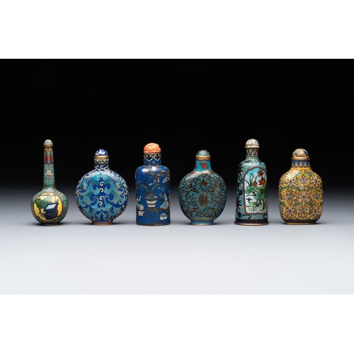 508 - Six Chinese cloisonne snuff bottles, Qianlong mark, 19/20th C.H.: 8 cm (the tallest incl. stopper)Th... 