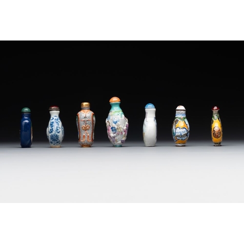 510 - Seven various Chinese snuff bottles, Qianlong mark, 19/20th C.H.: 8 cm (the tallest incl. stopper)H.... 