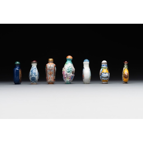 510 - Seven various Chinese snuff bottles, Qianlong mark, 19/20th C.H.: 8 cm (the tallest incl. stopper)H.... 