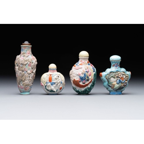 511 - Eight Chinese moulded famille rose snuff bottles, Qianlong mark, 19th C.H.: 10,5 cm (the tallest inc... 