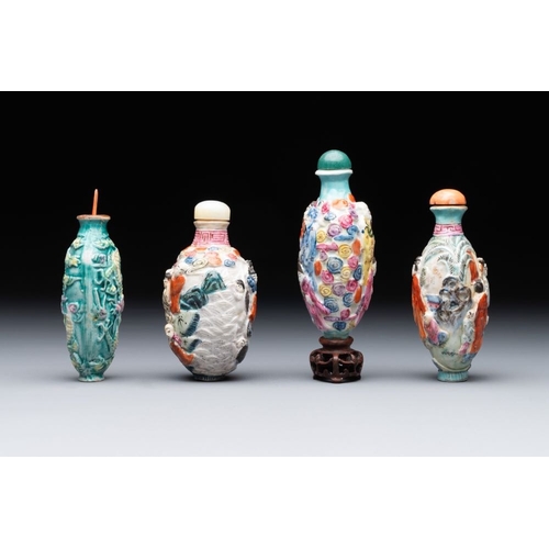 511 - Eight Chinese moulded famille rose snuff bottles, Qianlong mark, 19th C.H.: 10,5 cm (the tallest inc... 