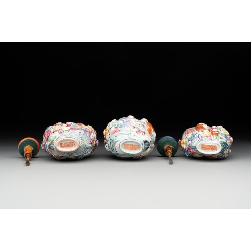 513 - Six Chinese moulded famille rose snuff bottles, Qianlong mark, 19th C.H.: 9,5 cm (the tallest incl. ... 