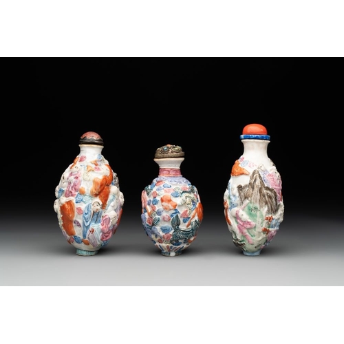 513 - Six Chinese moulded famille rose snuff bottles, Qianlong mark, 19th C.H.: 9,5 cm (the tallest incl. ... 