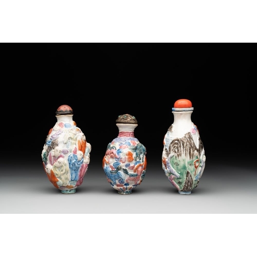 513 - Six Chinese moulded famille rose snuff bottles, Qianlong mark, 19th C.H.: 9,5 cm (the tallest incl. ... 