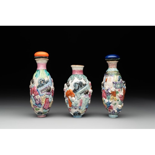 513 - Six Chinese moulded famille rose snuff bottles, Qianlong mark, 19th C.H.: 9,5 cm (the tallest incl. ... 