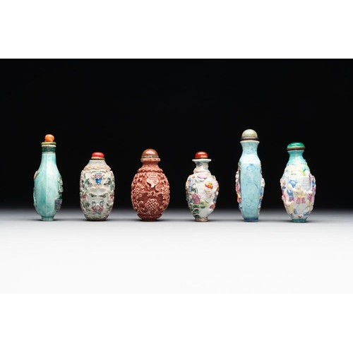 514 - Six Chinese famille rose moulded snuff bottles, Qianlong mark, 19/20th C.H.: 9,2 cm (the tallest inc... 