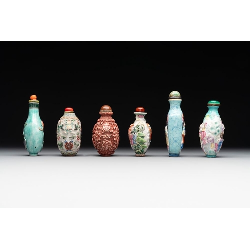 514 - Six Chinese famille rose moulded snuff bottles, Qianlong mark, 19/20th C.H.: 9,2 cm (the tallest inc... 