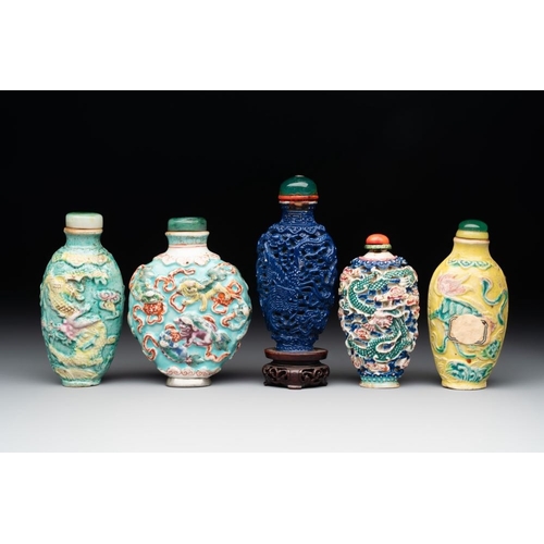 515 - Five Chinese moulded famille rose snuff bottles, Qianlong mark, 19th C.H.: 10 cm (the tallest, incl.... 