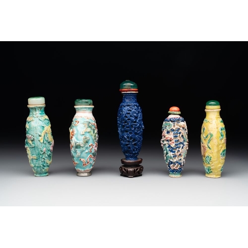 515 - Five Chinese moulded famille rose snuff bottles, Qianlong mark, 19th C.H.: 10 cm (the tallest, incl.... 