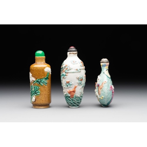 518 - Three Chinese famille rose moulded snuff bottle, Ying Chuan Zhen Cang mark, 19th C.H.: 8,8 cm (the t... 