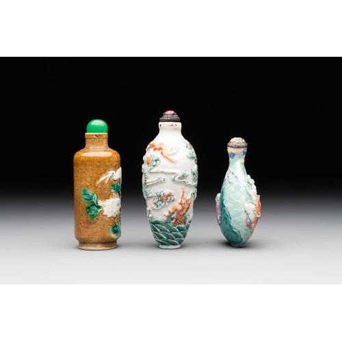 518 - Three Chinese famille rose moulded snuff bottle, Ying Chuan Zhen Cang mark, 19th C.H.: 8,8 cm (the t... 