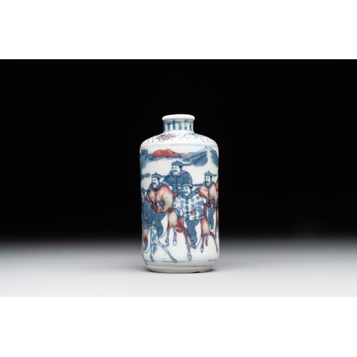 533 - A Chinese blue, white and copper-red snuff bottle, Yongzheng mark, 19th C.H.: 7,7 cm The absence of ... 