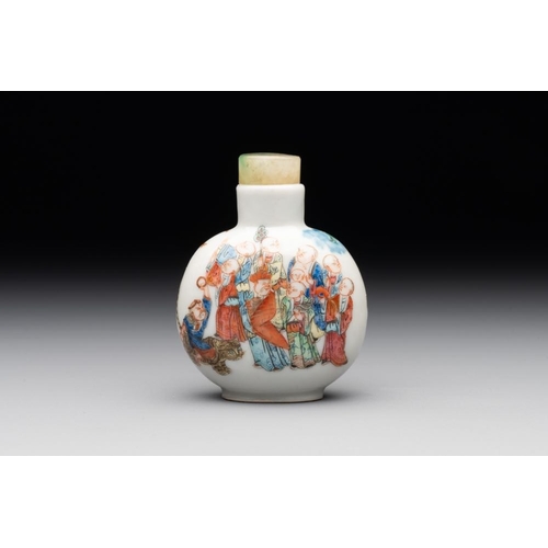 534 - A Chinese famille rose '18 Luohan' snuff bottle, Daoguang mark and of the periodH.: 6,6 cm (incl. st... 