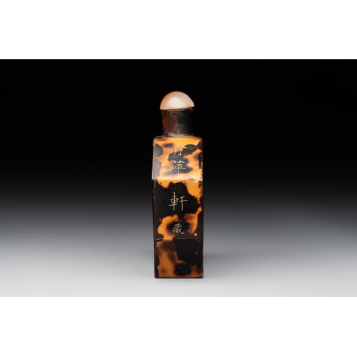 546 - A Chinese inscribed tortoiseshell veneer snuff bottle, Guangxu mark, dated 1930H.: 7,1 cm (incl. sto... 