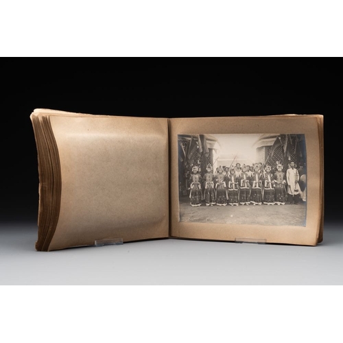 555 - A photo album 'FÃªte du quarantenaire de S. M. KHAI-DINH empereur d'Annam', dated Oct. 1924Dim.: 22 ... 