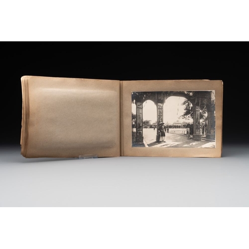 555 - A photo album 'FÃªte du quarantenaire de S. M. KHAI-DINH empereur d'Annam', dated Oct. 1924Dim.: 22 ... 