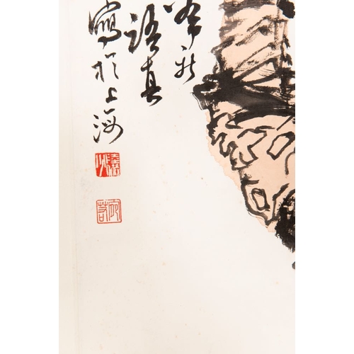 571 - Lu Yanshao (1909-1993): 'Plum blossom', ink on paper, dated 1986Dim.: 166 x 60,5 cm (the scroll)Dim.... 