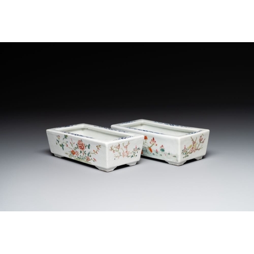 726 - A pair of rectangular Chinese famille rose jardinieres with floral design, RepublicDim.: 19,4 x 10 x... 