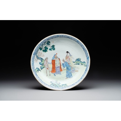 728 - A large Chinese famille rose dish, Qianlong mark, RepublicDia.: 40,5 cmThe absence of a condition re... 