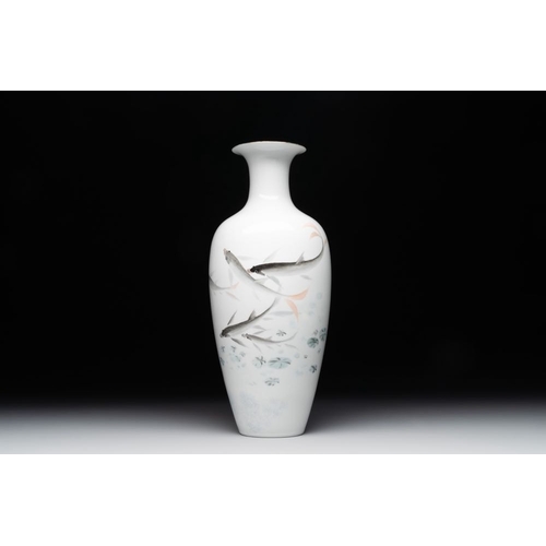 730 - A Chinese eggshell polychrome 'fish' vase, Jing De Zhen Zhi mark, dated 1981H.: 33,3 cmThe absence o... 