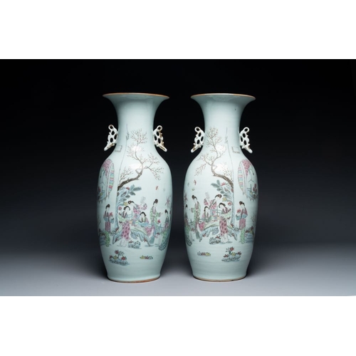 742 - A pair of Chinese famille rose vases with ladies in a garden, signed Rongfang, 19/20th C.H.: 59 cm
 ... 