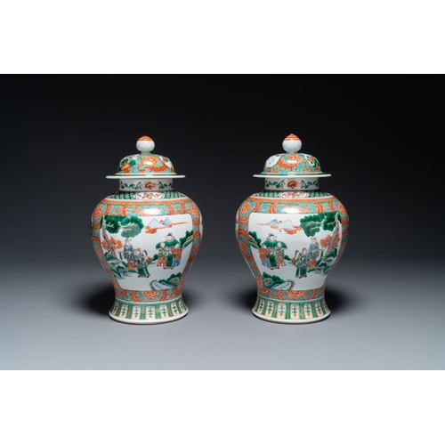 750 - A pair of Chinese famille verte 'Wen Wang Fang Xian' vases and covers, 19th C.H.: 41 cm (incl. cover... 