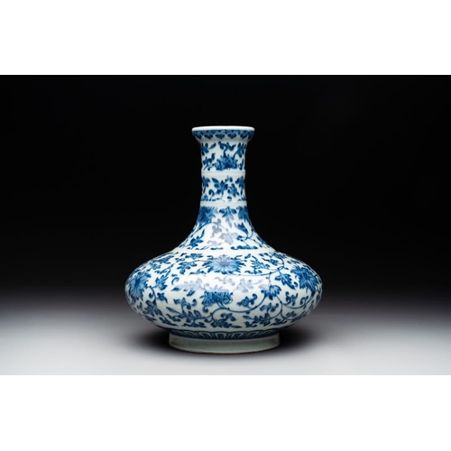 766 - A Chinese blue and white 'lotus scroll' bottle vase, 18/19th C.H.: 26 cmThe absence of a condition r... 