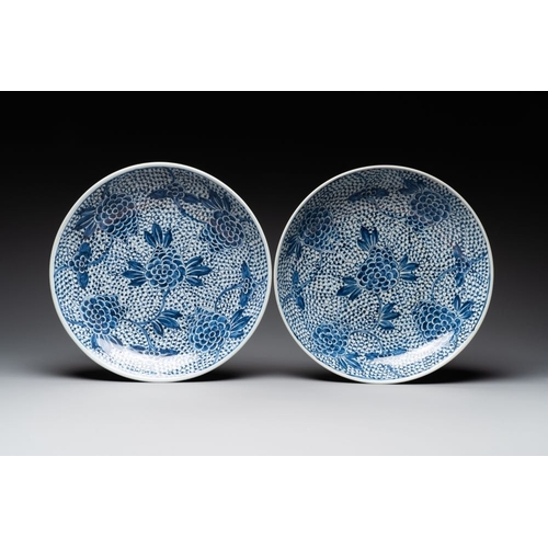 770 - A pair of Chinese blue and white 'peony' dishes, Chenghua mark, 19th C.Dia.: 38,5 cmThe absence of a... 