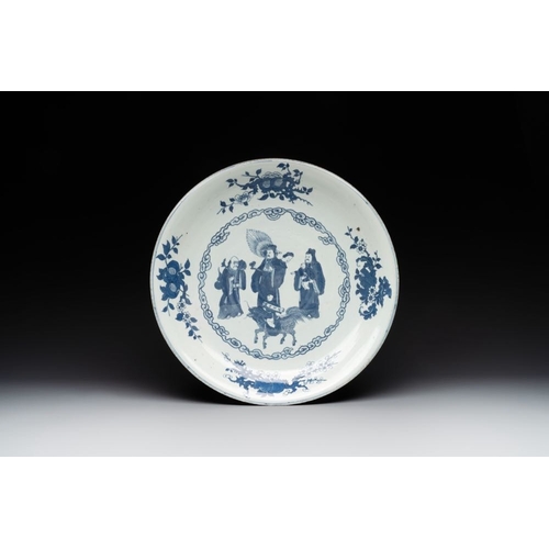 771 - A large Chinese blue and white 'Bleu de Hue' dish for the Vietnamese market, Shi De Ding Zhi mark, 1... 