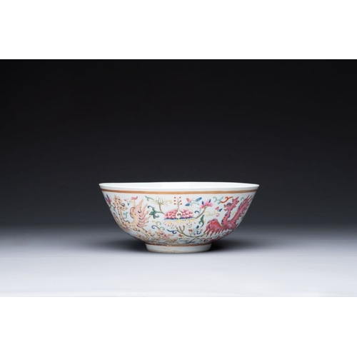 785 - A Chinese famille rose 'phoenix' bowl, Guangxu mark, 19th C.Dia.: 22 cm - H.: 9 cmThe absence of a c... 