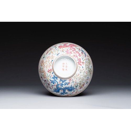 785 - A Chinese famille rose 'phoenix' bowl, Guangxu mark, 19th C.Dia.: 22 cm - H.: 9 cmThe absence of a c... 