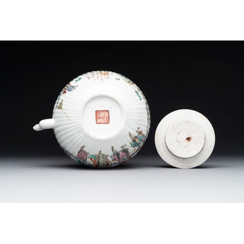 791 - A Chinese famille rose ink set and a teapot, Tongzhi mark, 19th C.Dim.: 23,8 x 17 cm (the brush box)... 