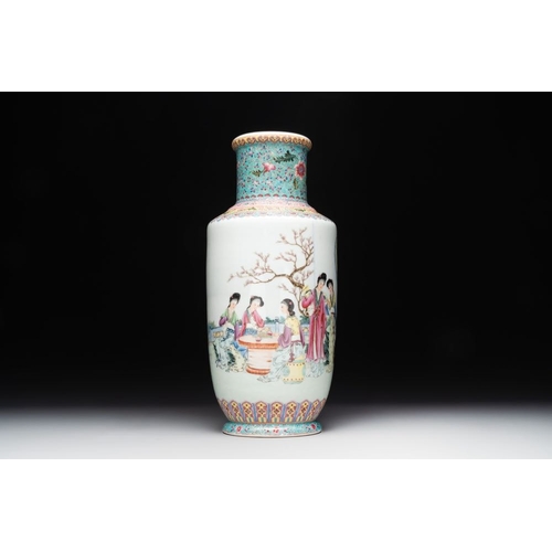 797 - A Chinese famille rose vase with ladies in a garden, Qianlong mark, 20th C.H.: 43,4 cmThe absence of... 