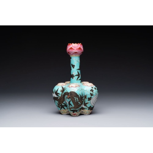 807 - A Chinese famille rose turquoise-ground 'dragon' flower vase, 19th C.H.: 23 cm The absence of a cond... 