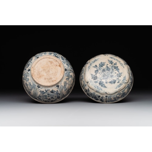 835 - A varied collection of Chinese and Vietnamese blue and white wares, 14th C. and laterDia.: 10,3 cm -... 