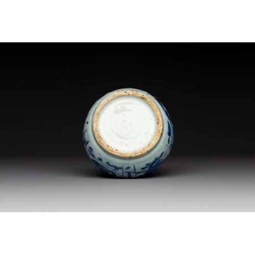 841 - A Chinese blue and white kendi with floral design, WanliH.: 19 cmThe absence of a condition report d... 