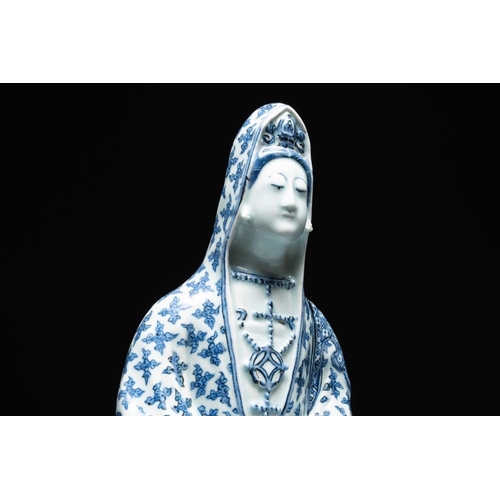 843 - An exceptional Chinese blue and white porcelain figure of Guanyin, WanliH.: 41 cm
 Provenance: - An ... 