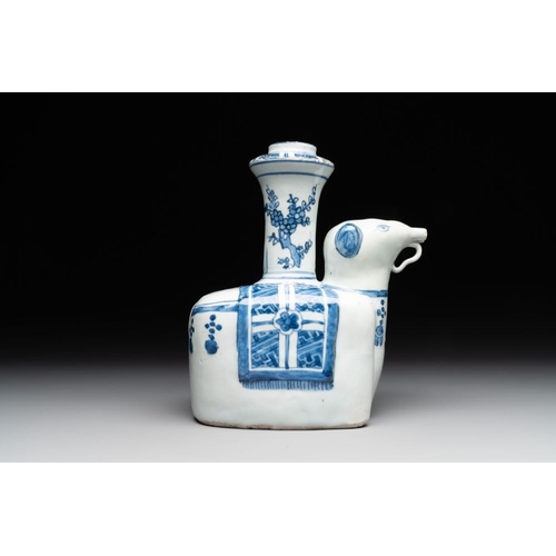 844 - A Chinese blue and white 'elephant' kendi, WanliL.: 19,1 cm - H.: 22,8 cmThe absence of a condition ... 