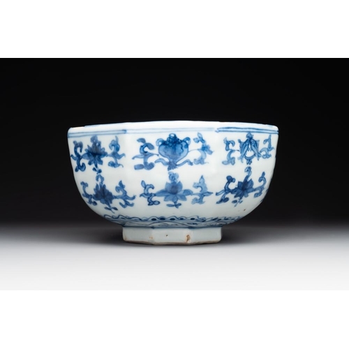 849 - A Chinese blue and white octagonal 'bajixiang' bowl, MingDia.: 15 cm - H.: 8 cmThe absence of a cond... 