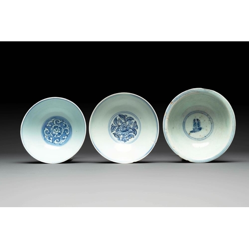 850 - A collection of ten Chinese blue and white bowls, MingDia.: 22 cm - H.: 9,8 cm (the largest bowl)Dia... 