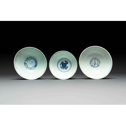 850 - A collection of ten Chinese blue and white bowls, MingDia.: 22 cm - H.: 9,8 cm (the largest bowl)Dia... 