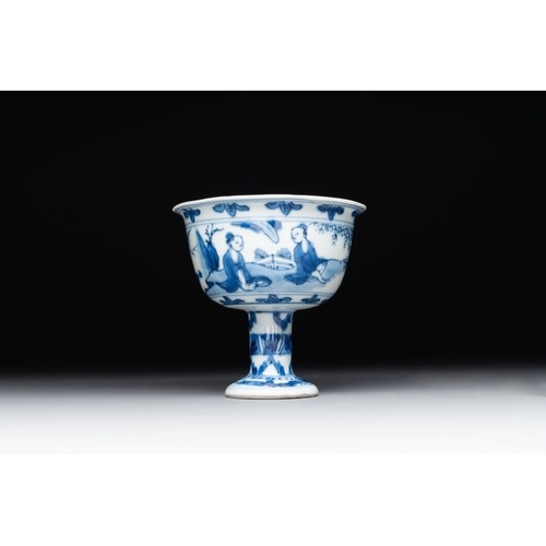 858 - A Chinese blue and white stem cup with scholars in a landscape, Transitional periodDia.: 8,7 cm - H.... 