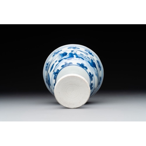 858 - A Chinese blue and white stem cup with scholars in a landscape, Transitional periodDia.: 8,7 cm - H.... 