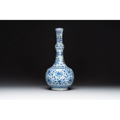 859 - A Chinese blue and white 'lotus scroll' bottle vase, Transitional periodH.: 40,5 cmThe absence of a ... 