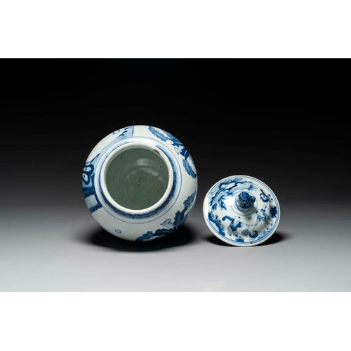 863 - A Chinese blue and white 'Jia Guan Jin Jue' vase and cover, Transitional periodH.: 36,5 cm (incl. co... 