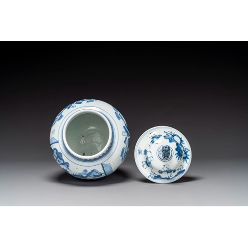 864 - A Chinese blue and white 'Jia Guan Jin Jue' vase and cover, Transitional periodH.: 39 cm (incl. cove... 